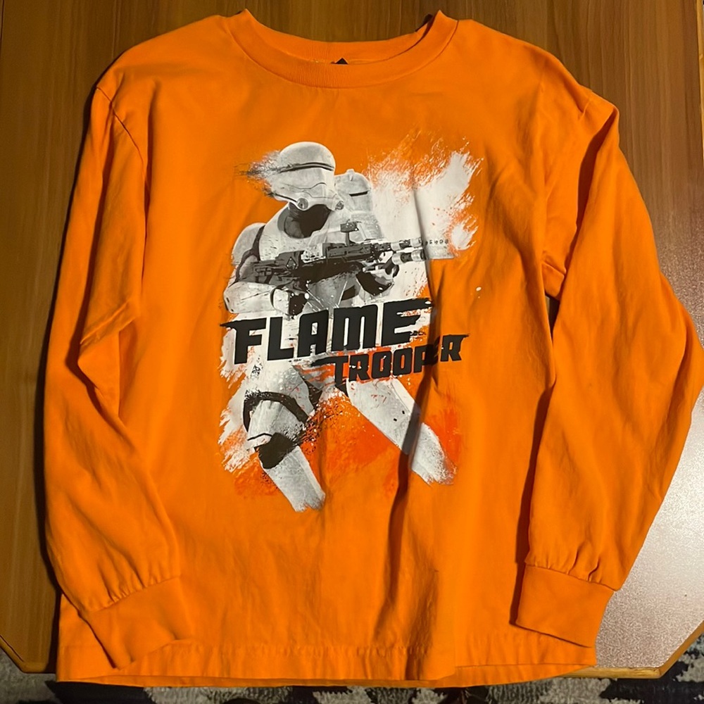 Boys long sleeved t shirt L